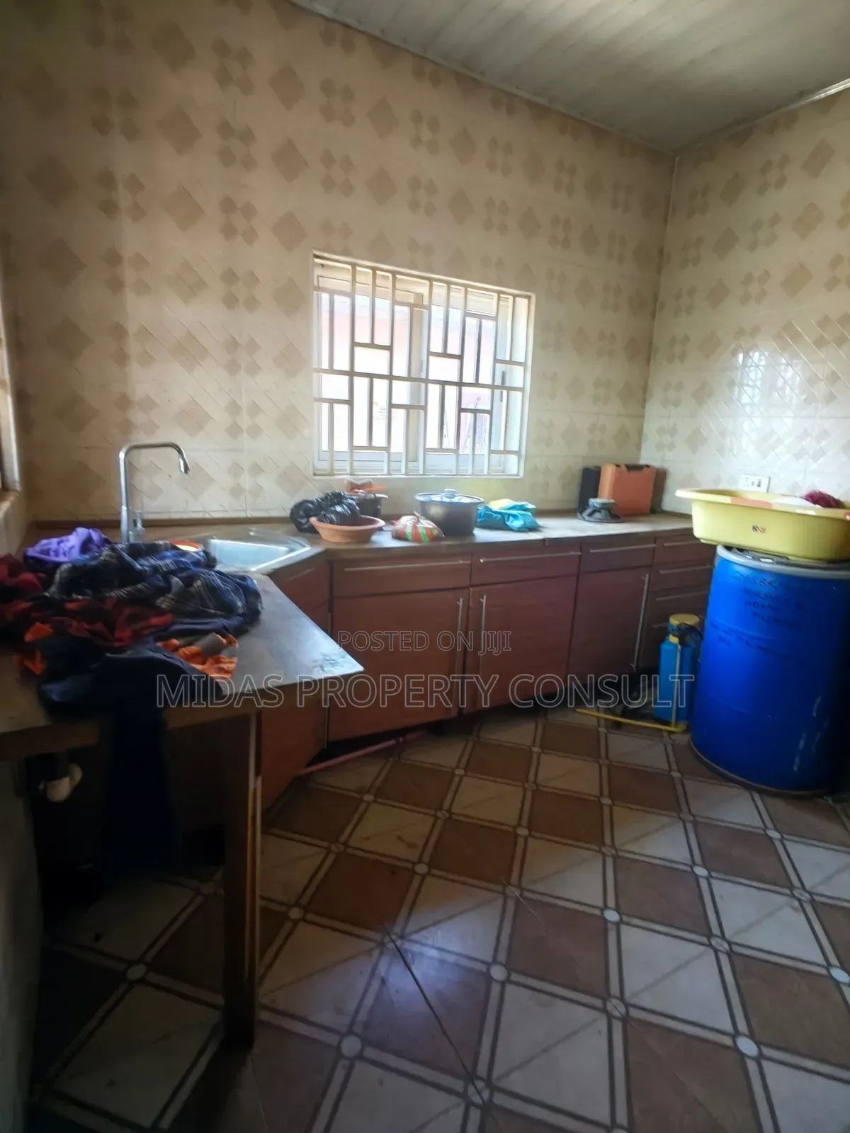 3bdrm House in Adom City Estate, Tema Metropolitan for sale