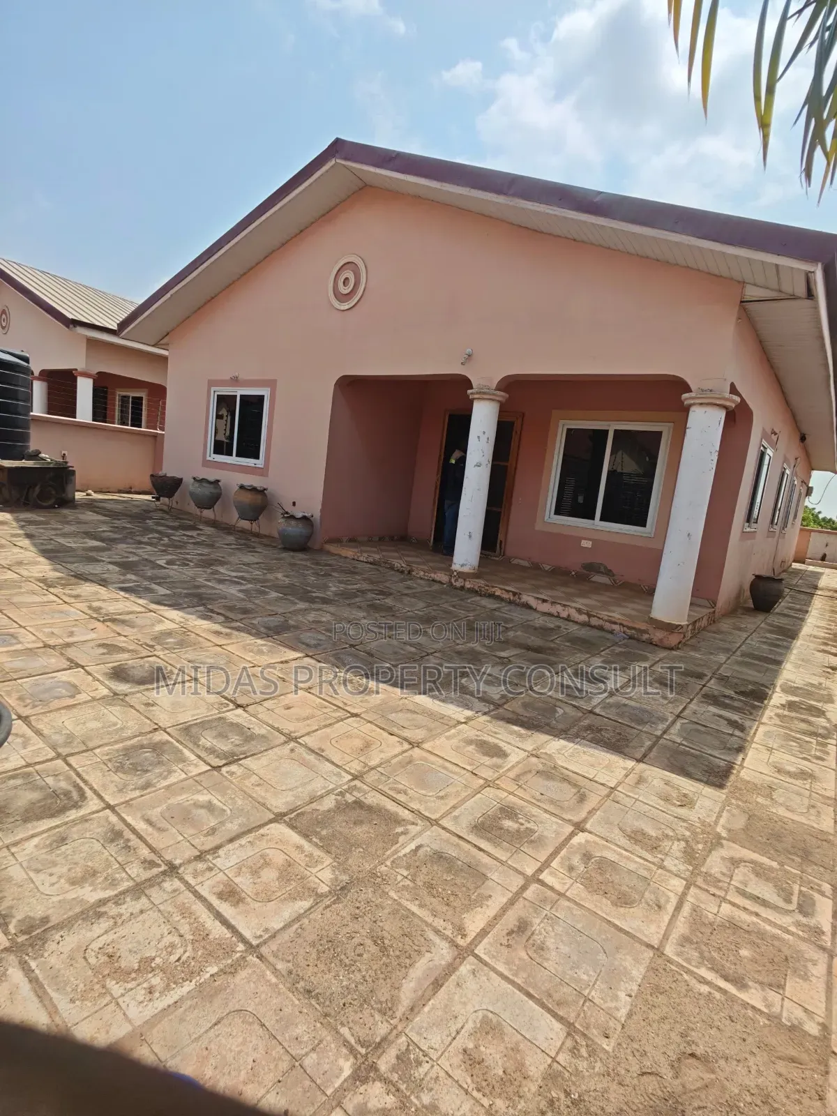 3bdrm House in Adom City Estate, Tema Metropolitan for sale