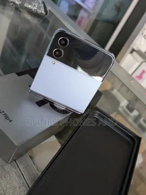 New Samsung Galaxy Z Flip4 256 GB