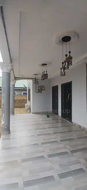 5bdrm Duplex in De-Icons Real Estate, Awutu Senya East Municipal