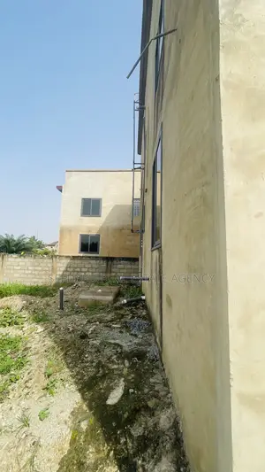5bdrm Duplex in Pokuase for sale