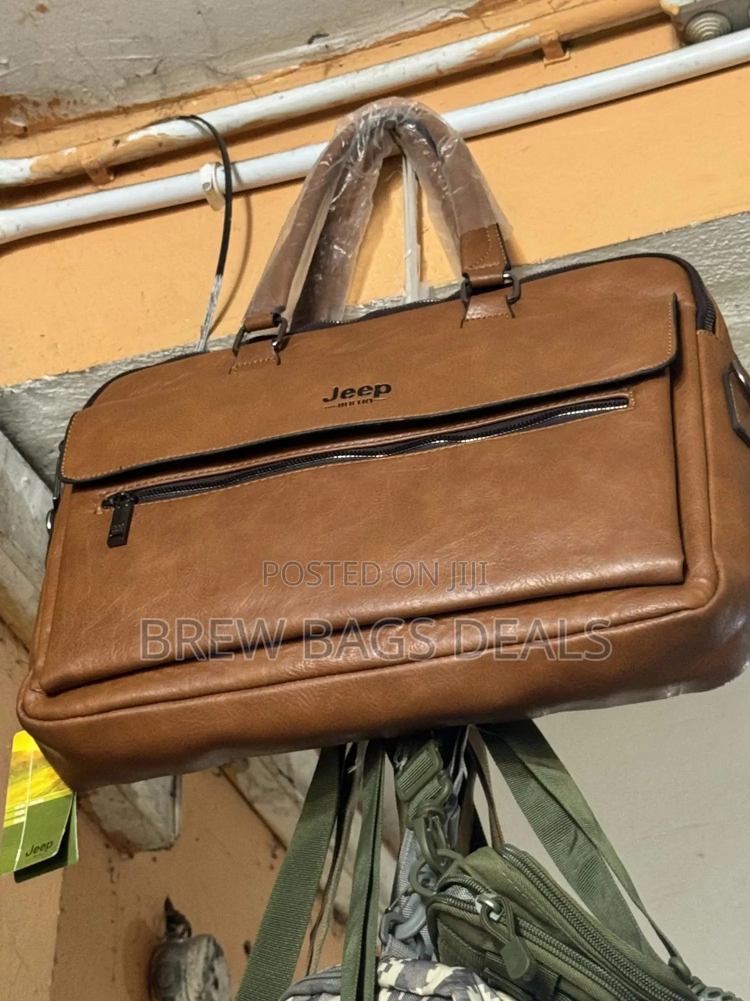Quality Jeep Pure Leather Laptop Bag With Shoulder Strap.