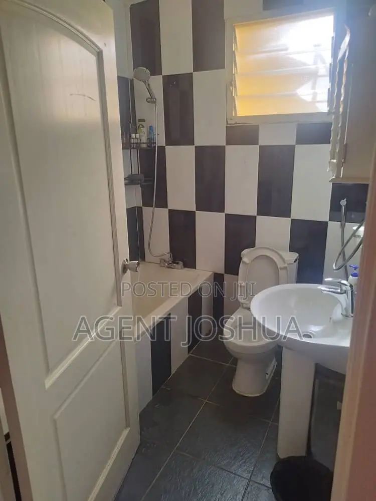 4bdrm House in Emefs Estate, Mataheko for sale