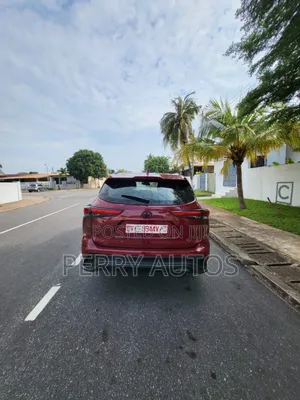 Toyota Highlander XSE 2022 Red