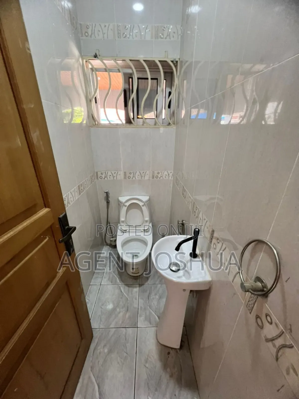 4bdrm House in Emefs Estate, Mataheko for sale