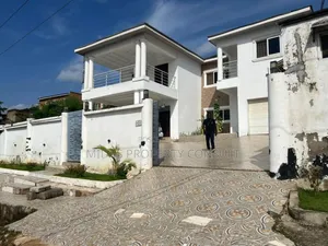 5bdrm House in Golf Hills, Achimota for sale