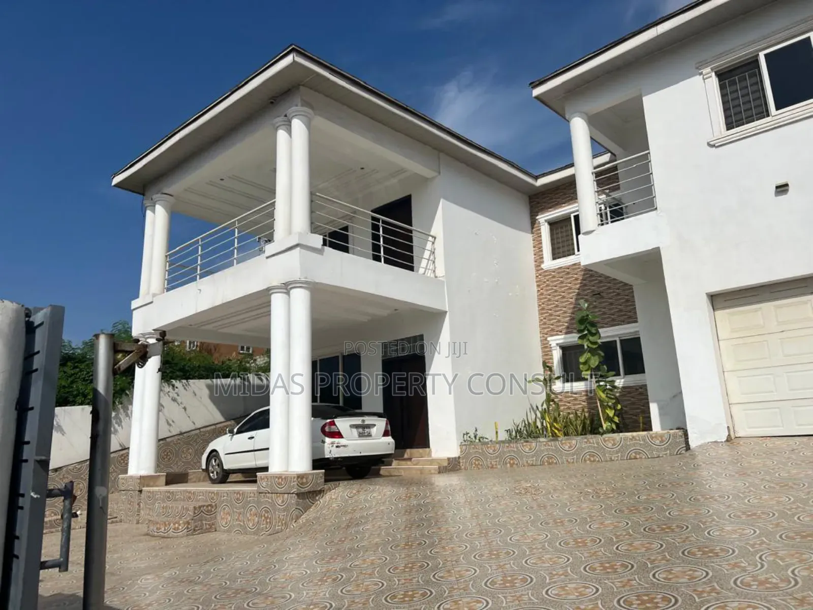 5bdrm House in Golf Hills, Achimota for sale