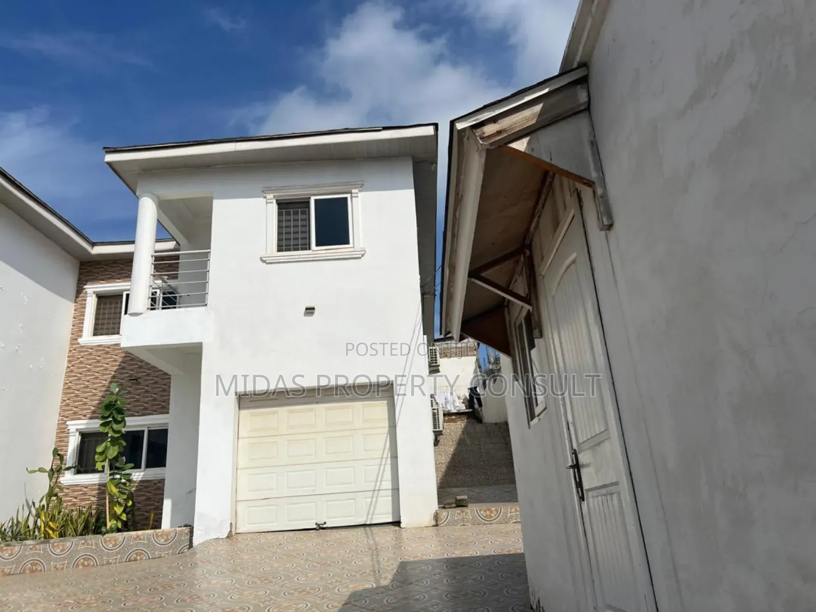 5bdrm House in Golf Hills, Achimota for sale