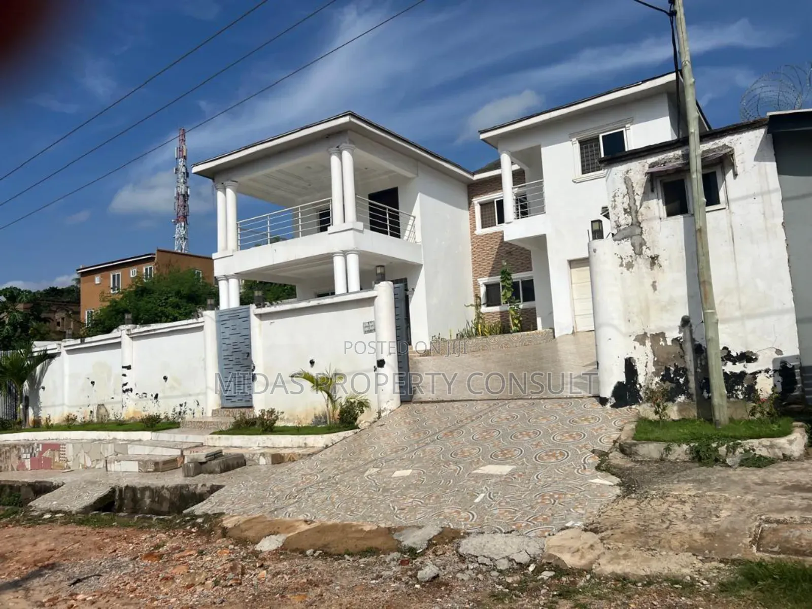 5bdrm House in Golf Hills, Achimota for sale