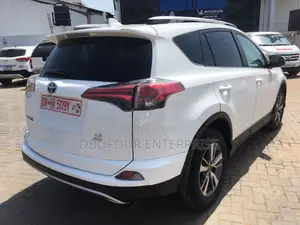 Toyota RAV4 Limited AWD (2.5L 4cyl 6A) 2017 White