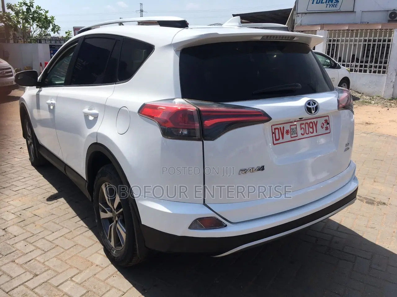 Toyota RAV4 Limited AWD (2.5L 4cyl 6A) 2017 White