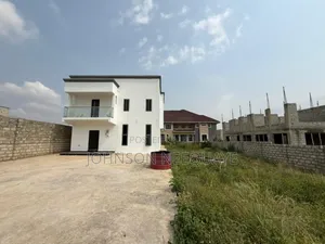 4bdrm House in Sakumono for sale