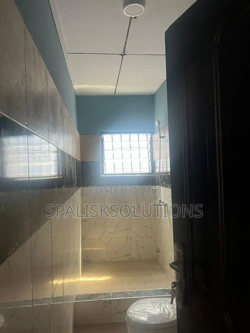 7bdrm House in Dansoman for sale