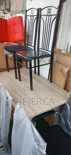 Dinning Table With 4 Chairs