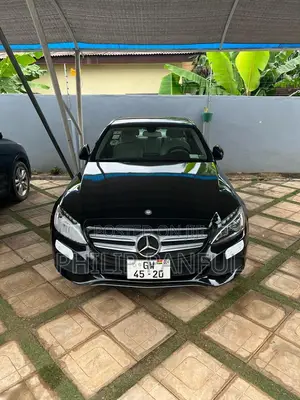 Mercedes-Benz C300 2016 Black