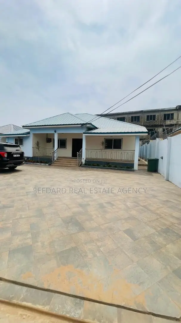 5bdrm House in Sefdard Properties, Achimota for rent