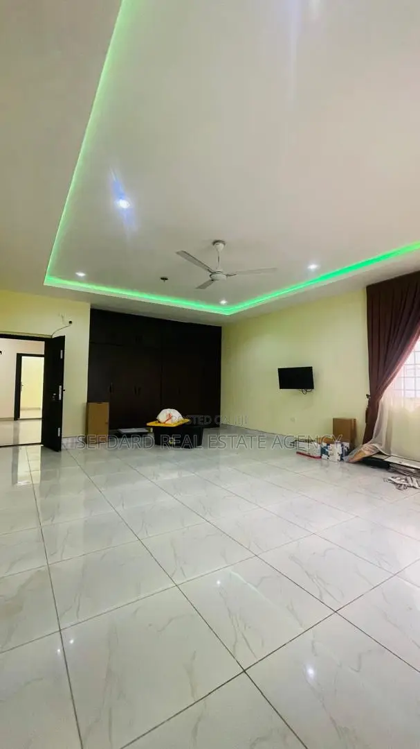 5bdrm House in Sefdard Properties, Achimota for rent