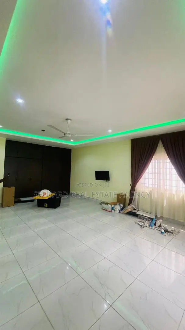 5bdrm House in Sefdard Properties, Achimota for rent