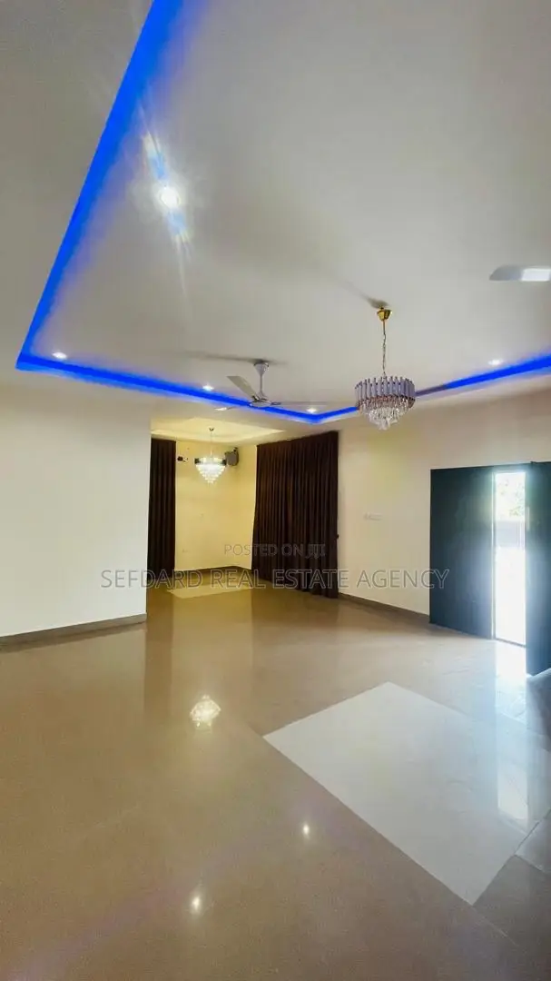 5bdrm House in Sefdard Properties, Achimota for rent