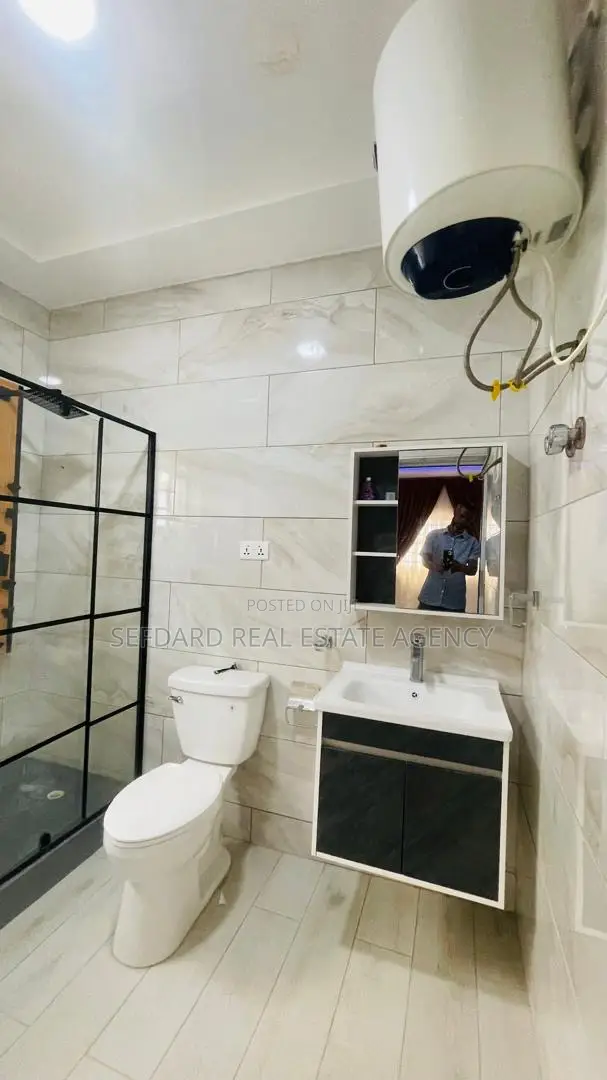 5bdrm House in Sefdard Properties, Achimota for rent