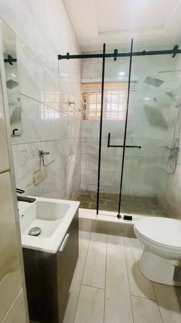 5bdrm House in Sefdard Properties, Achimota for rent