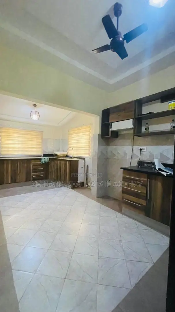 5bdrm House in Sefdard Properties, Achimota for rent