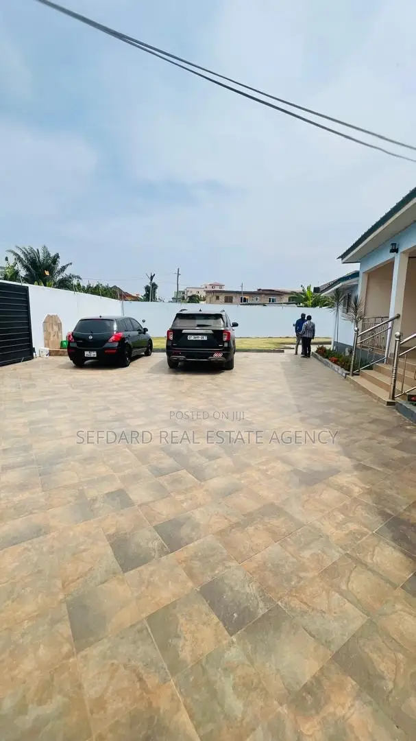5bdrm House in Sefdard Properties, Achimota for rent