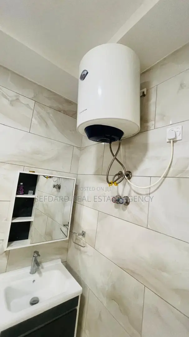 5bdrm House in Sefdard Properties, Achimota for rent
