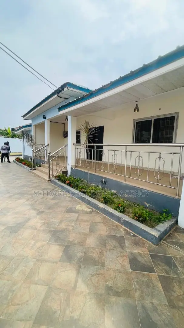 5bdrm House in Sefdard Properties, Achimota for rent