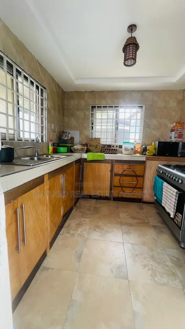 5bdrm House in Sefdard Properties, Achimota for rent