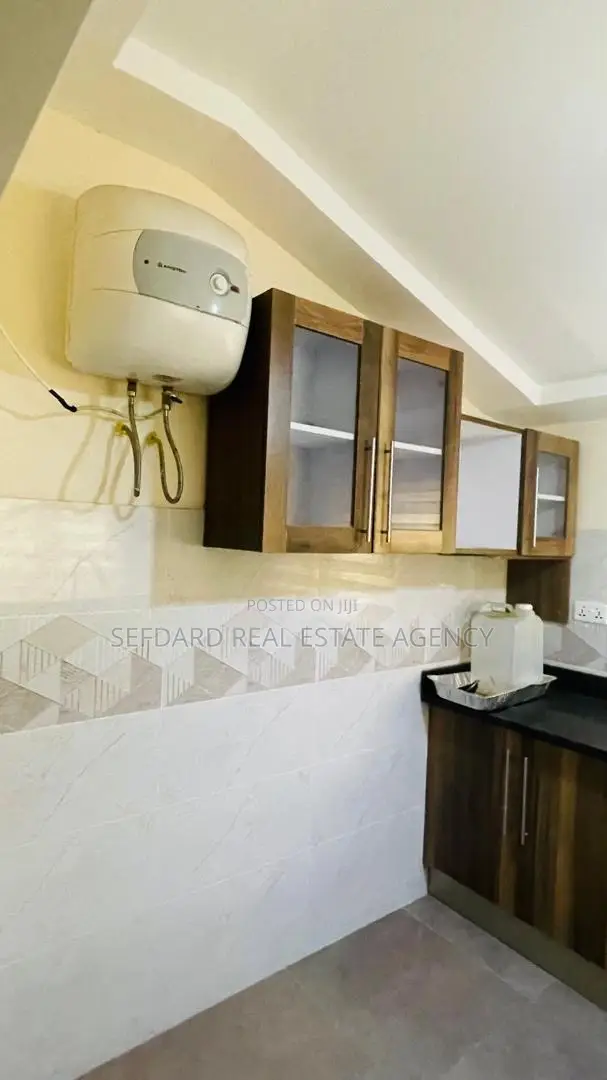 5bdrm House in Sefdard Properties, Achimota for rent