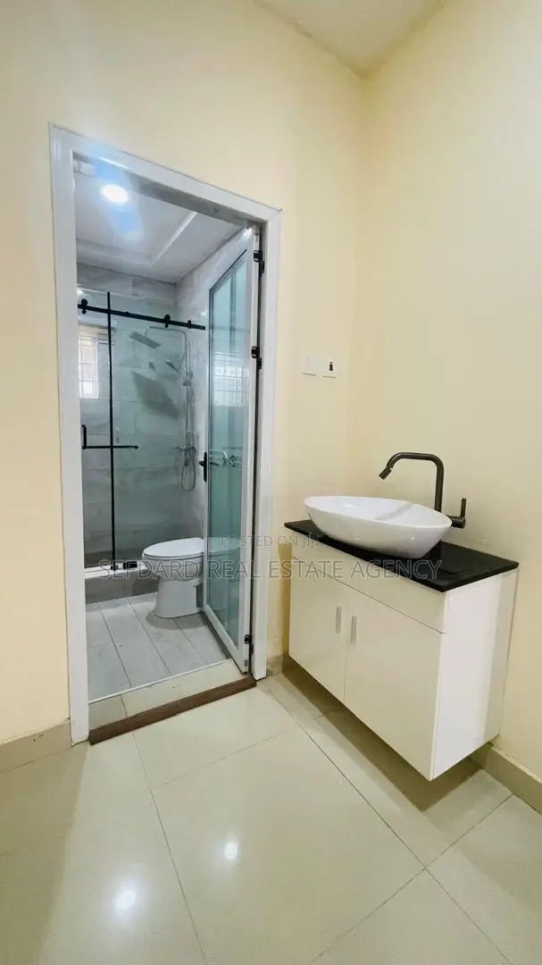 5bdrm House in Sefdard Properties, Achimota for rent