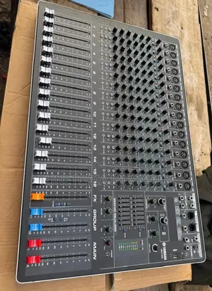 Yamaha Smx1600 16-channel Analog Mixer With Usb And Bluetooth