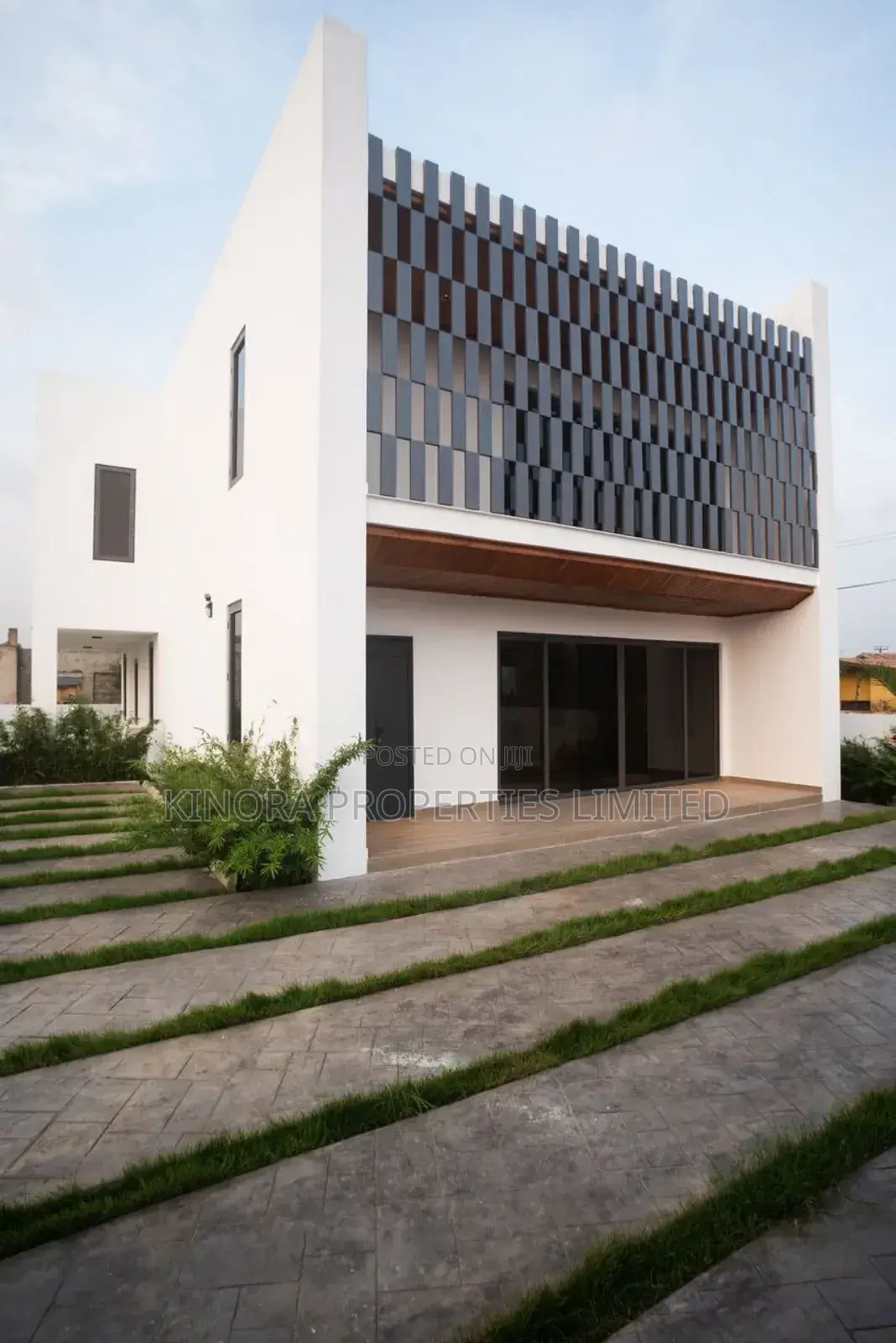 4bdrm Duplex in School Junction for sale
