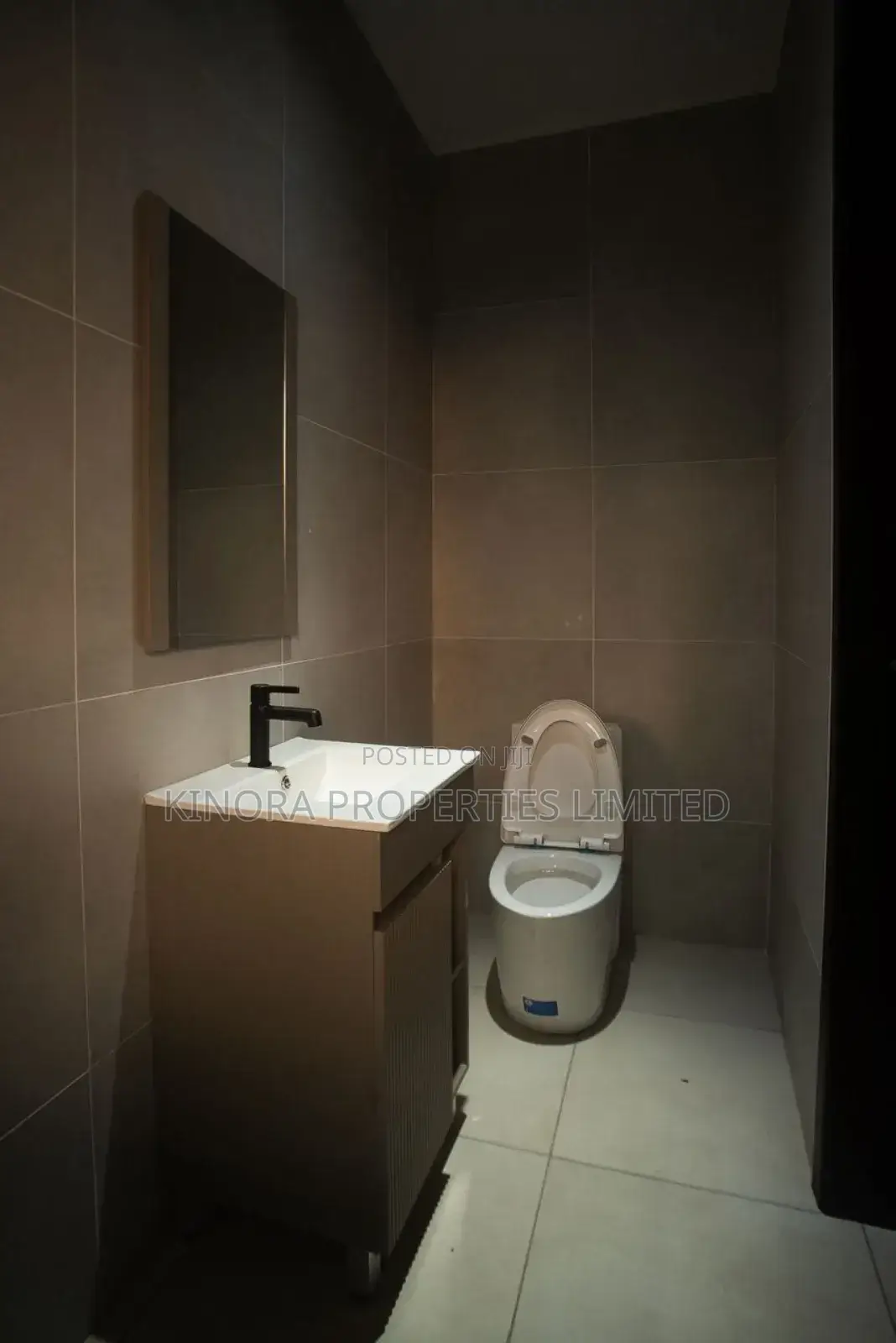 4bdrm Duplex in School Junction for sale