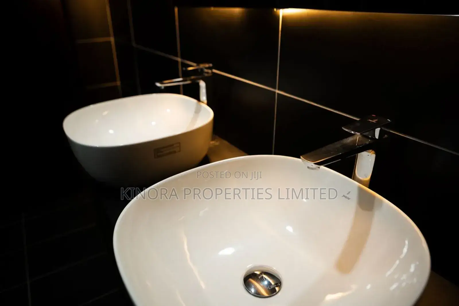 4bdrm Duplex in School Junction for sale