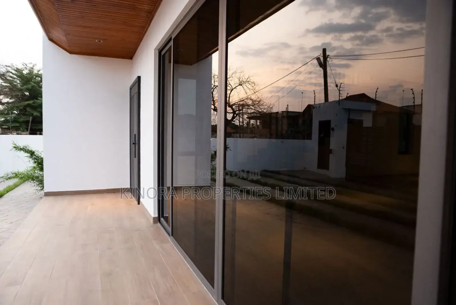 4bdrm Duplex in School Junction for sale