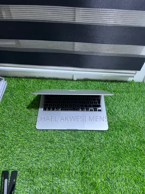 Laptop Apple MacBook Pro 8GB Intel Core i5 SSD 256GB