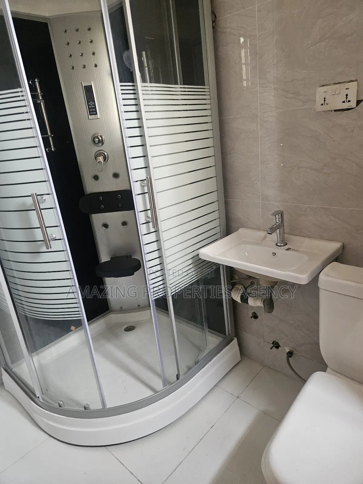 4bdrm House in Spintex Road Coastal, Baatsona Total for rent