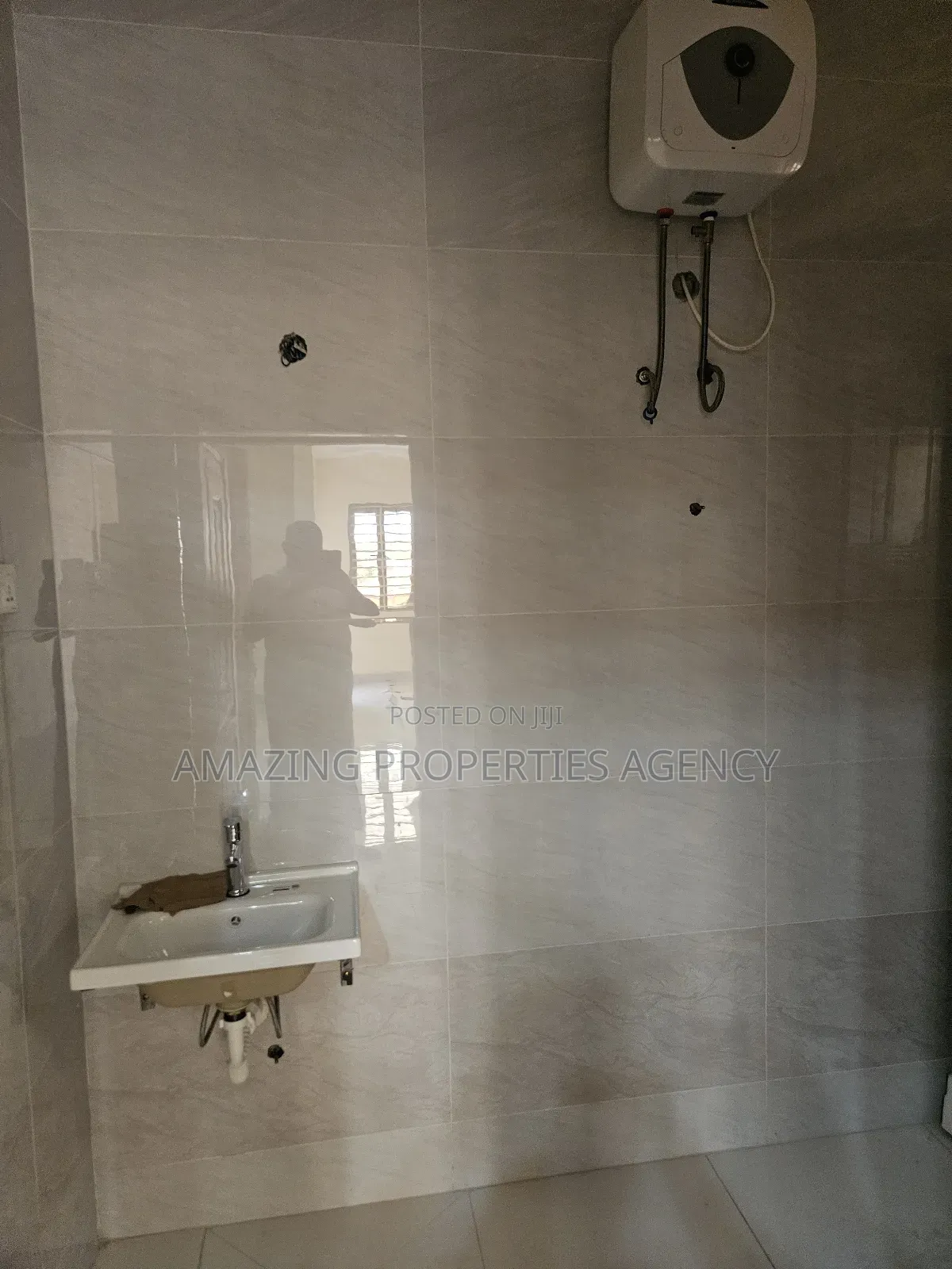 4bdrm House in Spintex Road Coastal, Baatsona Total for rent