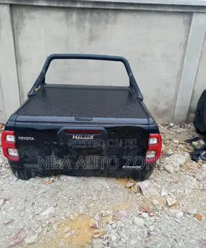 Toyota Hilux 2016-24 Bucket Cover