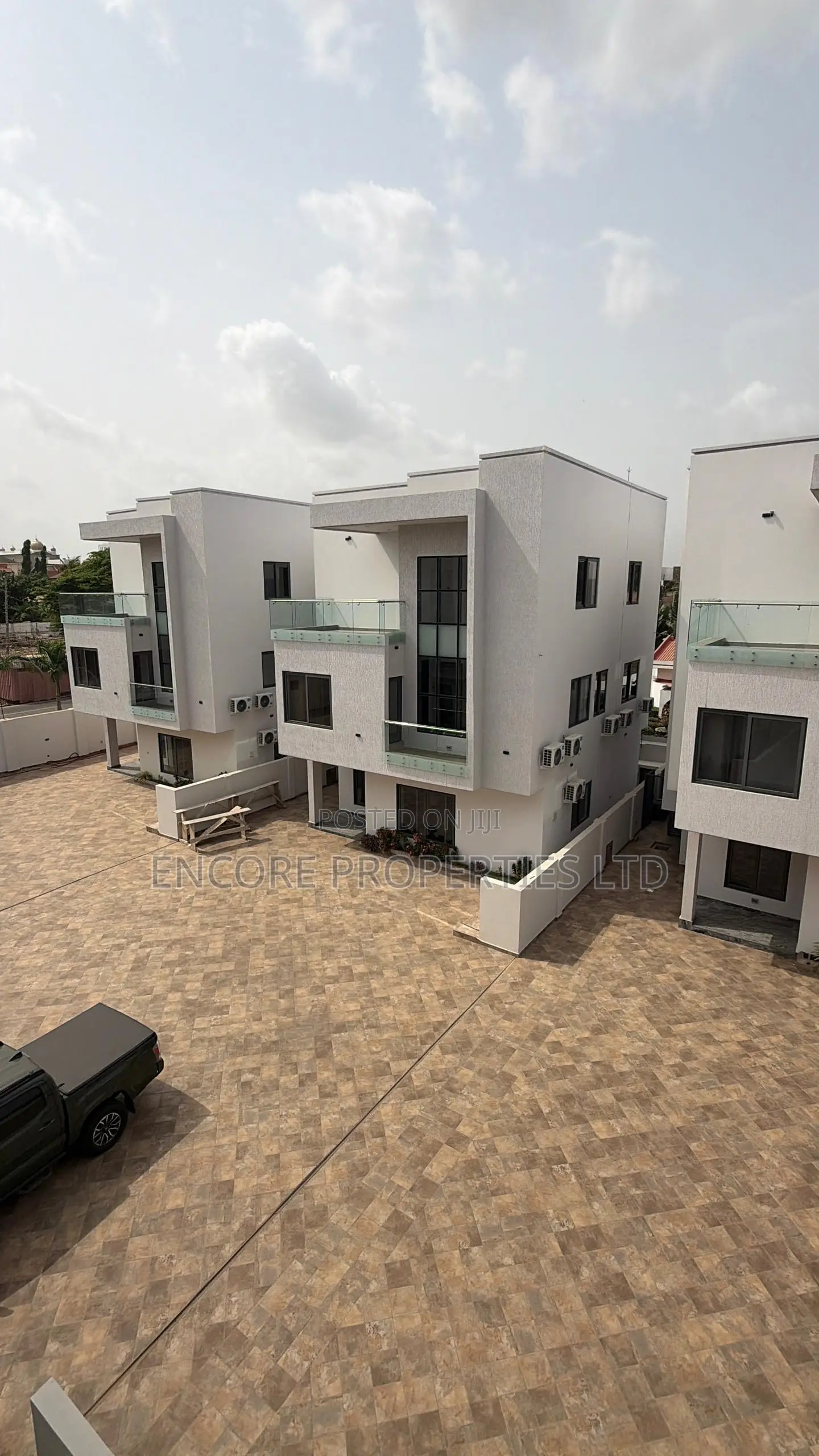 5bdrm Apartment in East Legon for rent