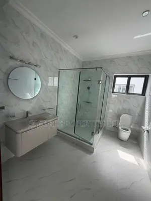5bdrm Apartment in East Legon for rent