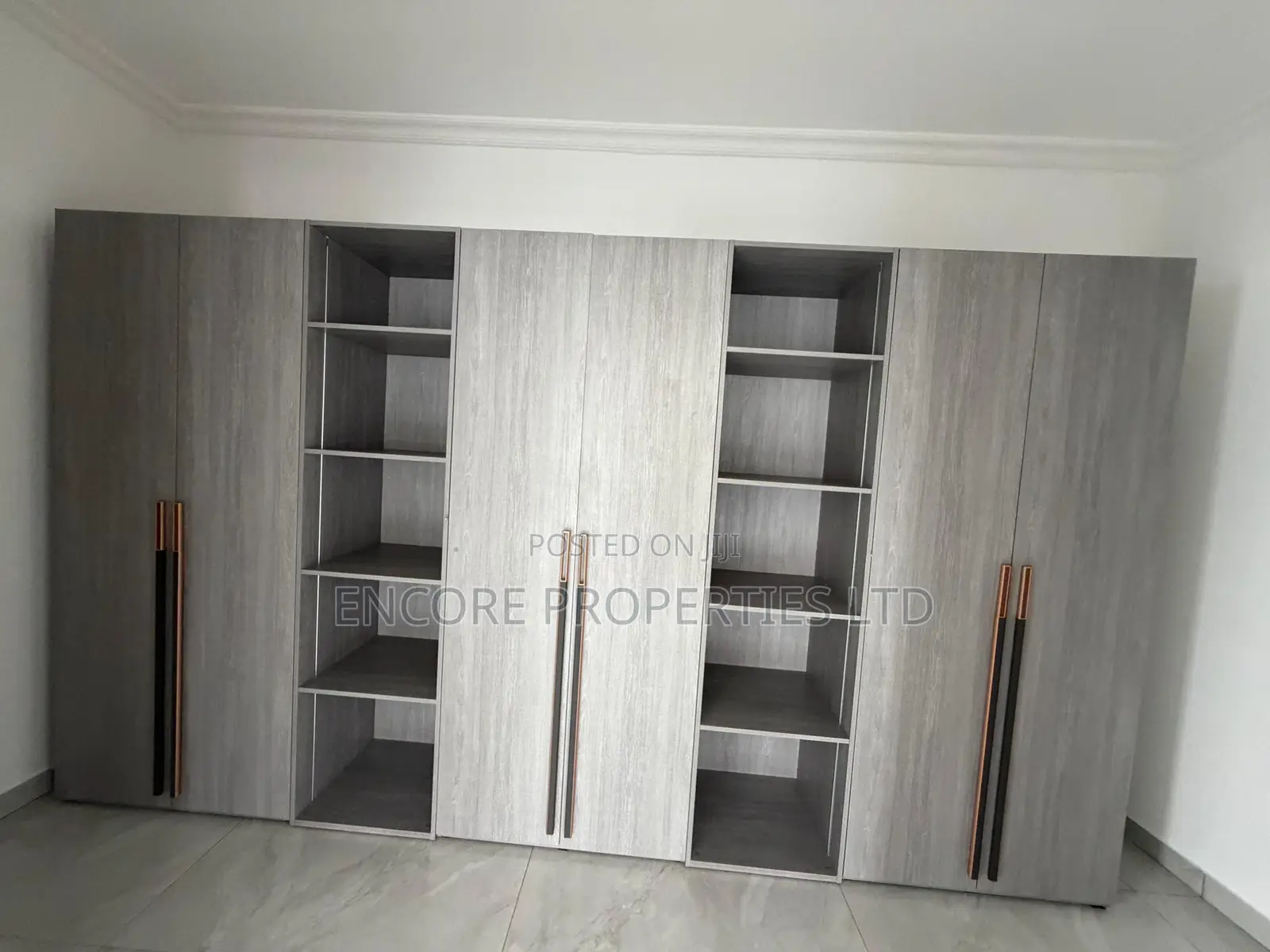 5bdrm Apartment in East Legon for rent