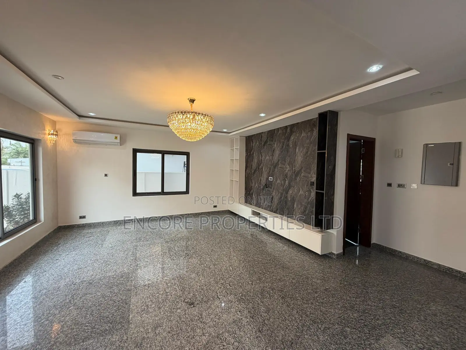 5bdrm Apartment in East Legon for rent