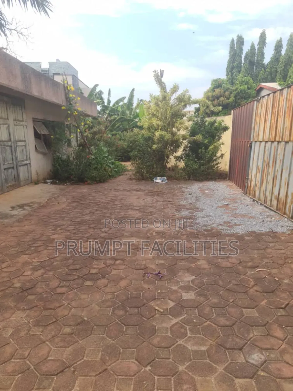 6bdrm House in Abelemkpe, Lincoln School Area for sale