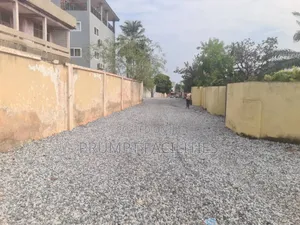 6bdrm House in Abelemkpe, Lincoln School Area for sale