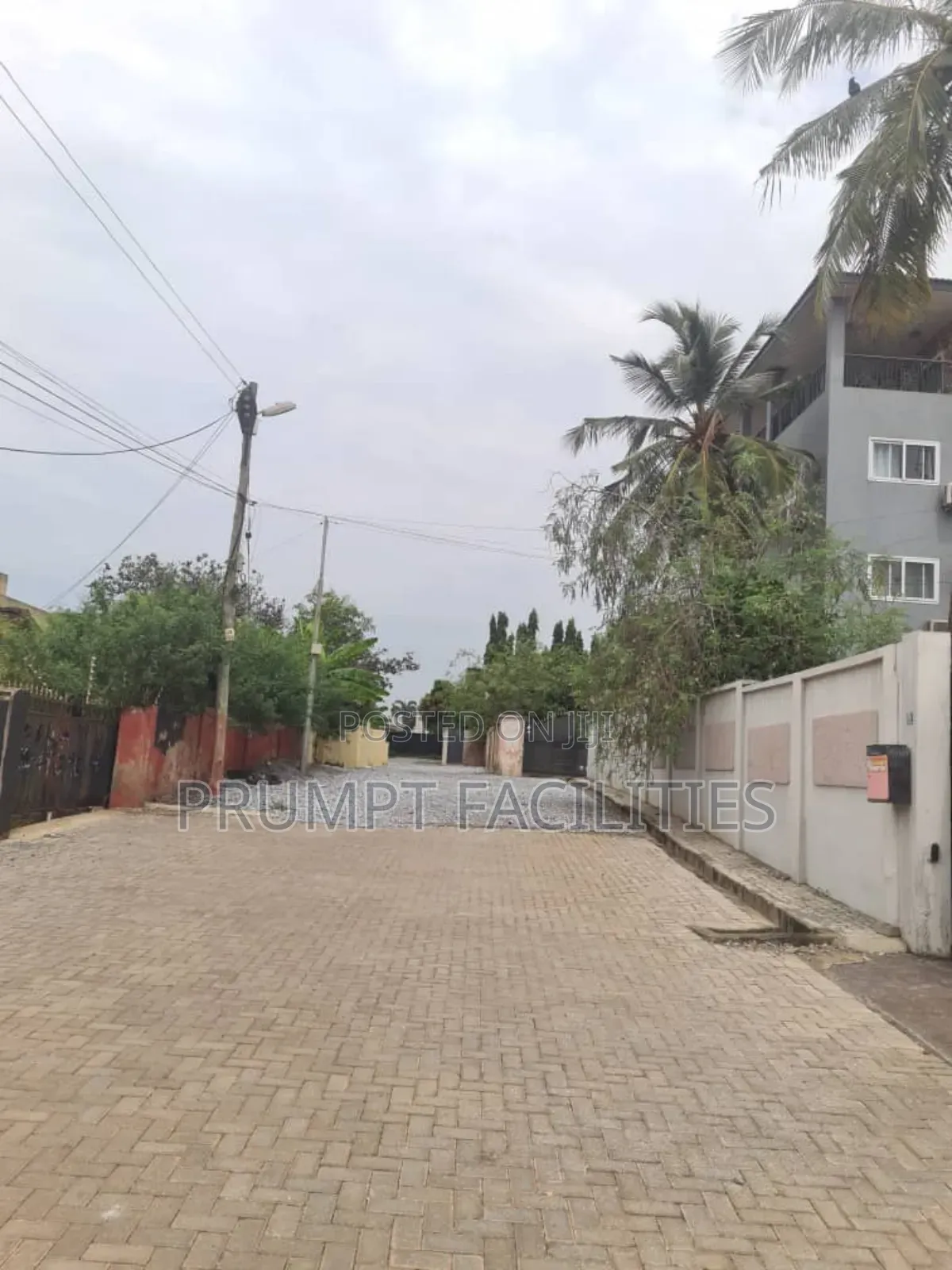 6bdrm House in Abelemkpe, Lincoln School Area for sale