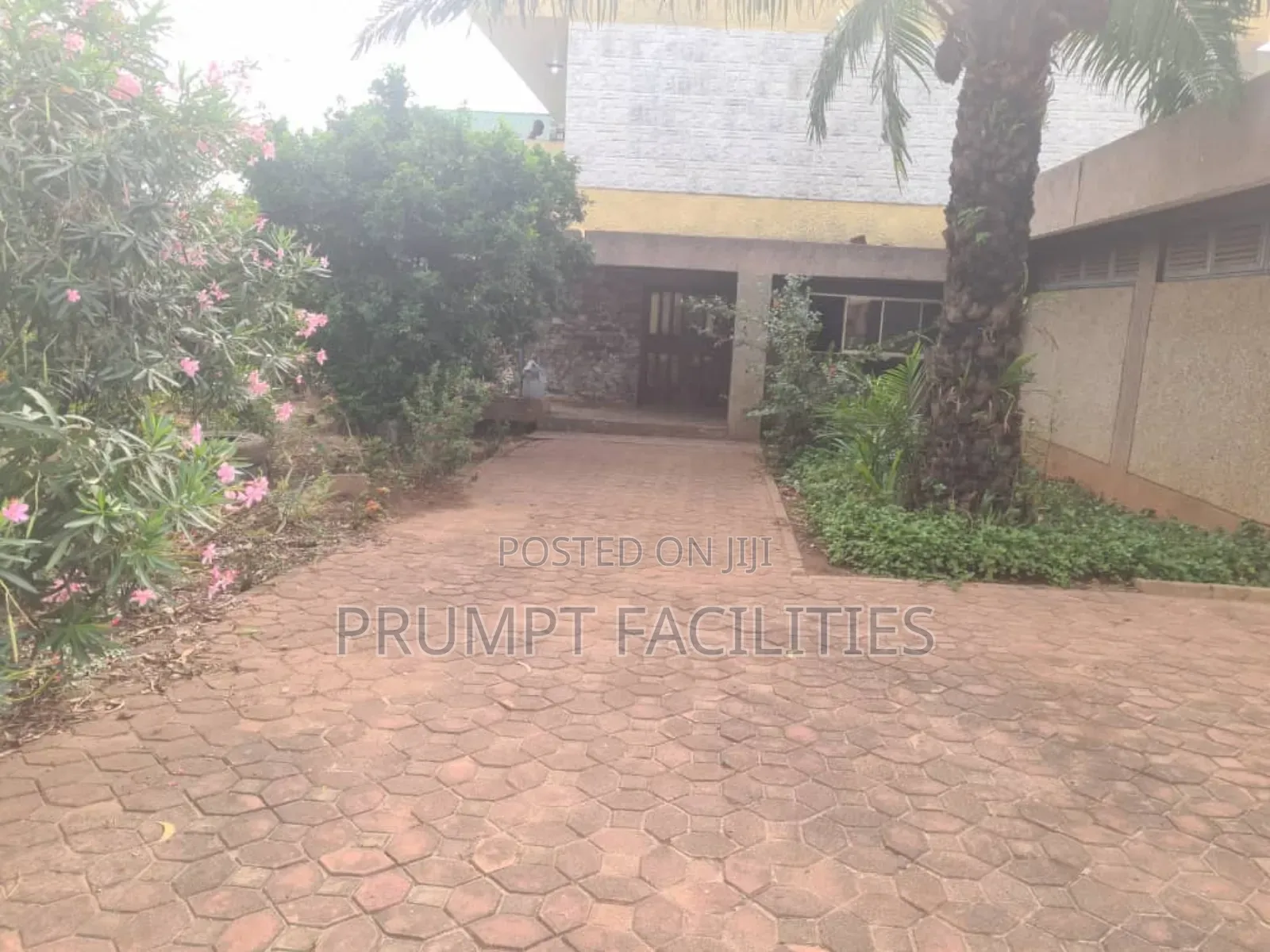 6bdrm House in Abelemkpe, Lincoln School Area for sale