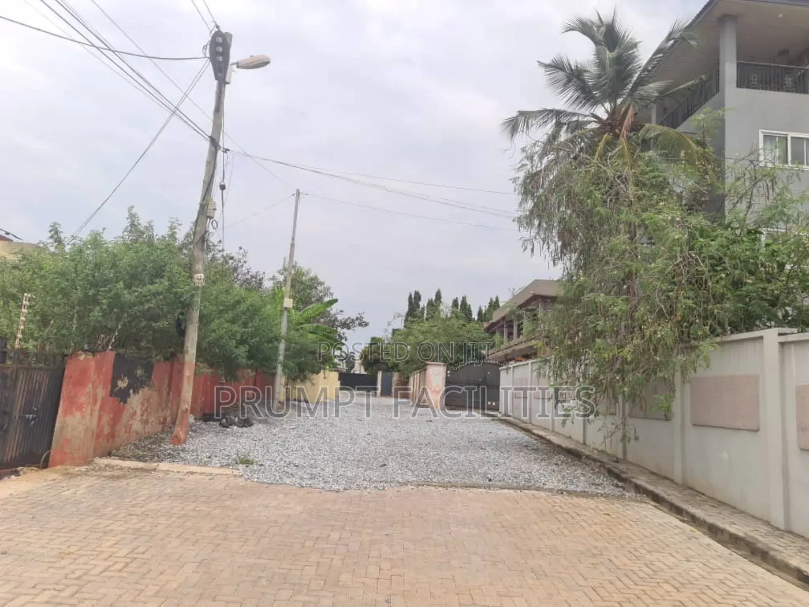 6bdrm House in Abelemkpe, Lincoln School Area for sale